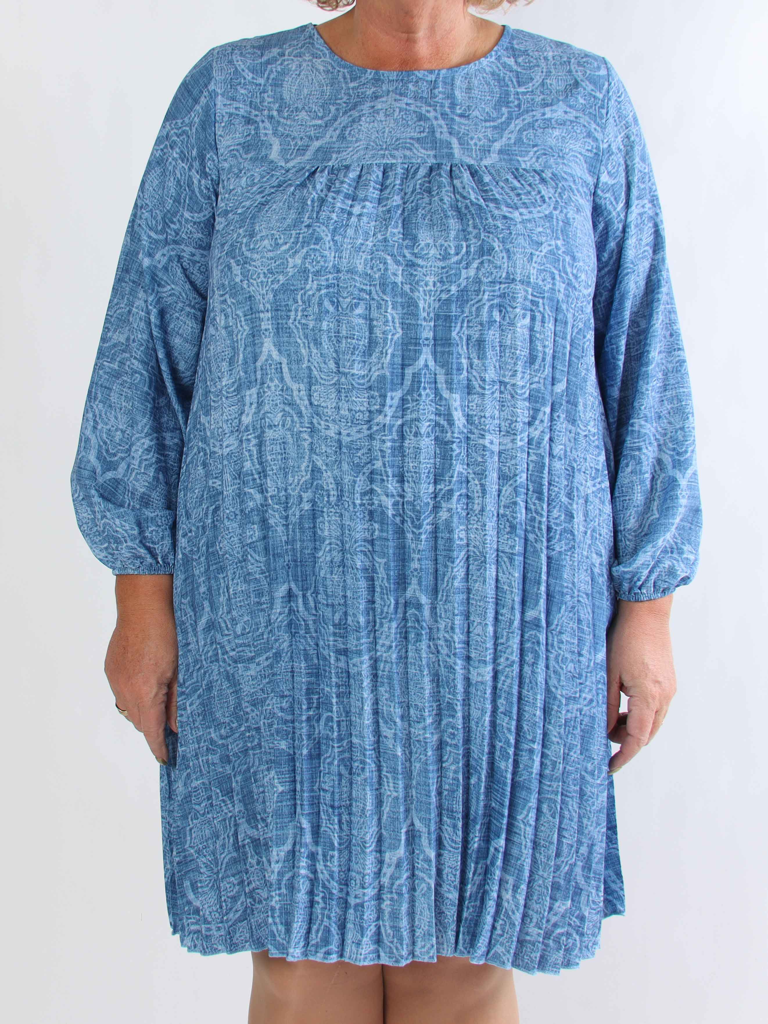 Nancy Royal Short L/S - Plus size kjole med plisseringer og lommer